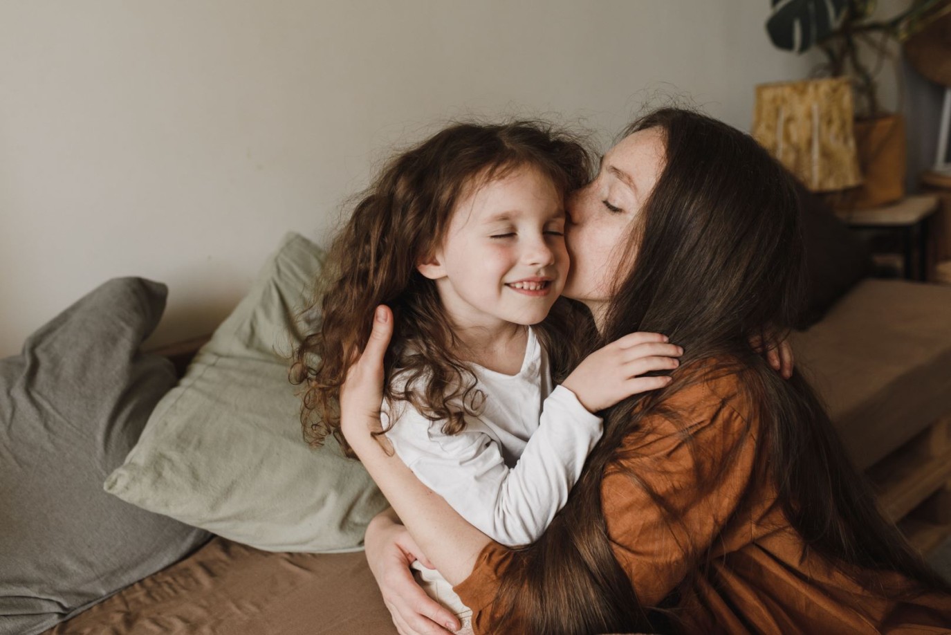 عاجل | أجمل كلام عن الأم.. .. عبارات دافئة تلامس قلبها كلما أثقلتها الحياة - صورة مميزة صورة مميزة: عاجل | أجمل كلام عن الأم.. .. عبارات دافئة تلامس قلبها كلما أثقلتها الحياة