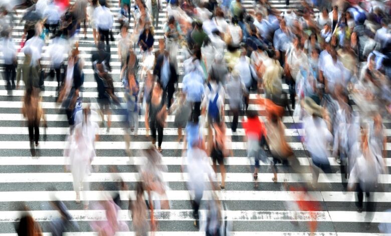 الأمريكيون يتخلون عن البحث عن وظائف: معدل البطالة يخفي أزمة وشيكة في سوق العمل
