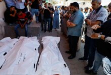 الغارة الجوية الإسرائيلية على شقة في غزة تقتل أسرة مكونة من ثلاثة أفراد | أخبار الصراع الإسرائيلي الفلسطيني