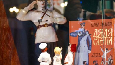 Мемориальный кабинет Михалкова хранит память о прежнем владельце, но остается "рабочим".