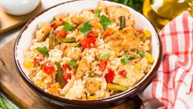 طريقة عمل أرز بالخضار المشوية وصدور الدجاج - وصفات طبخ