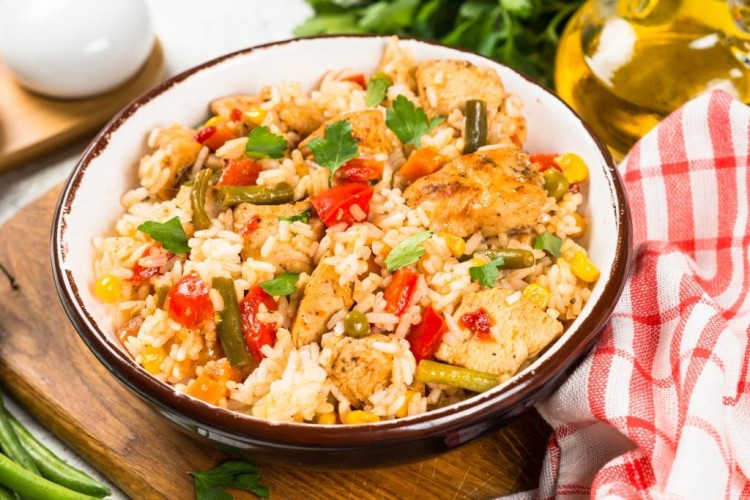 صورة مميزة: عاجل | طريقة عمل أرز بالخضار المشوية وصدور الدجاج – وصفات طبخ