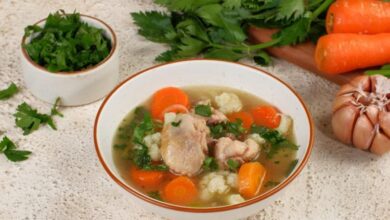 طريقة عمل شوربة الدجاج بالخضار والشعيرية - وصفات دجاج
