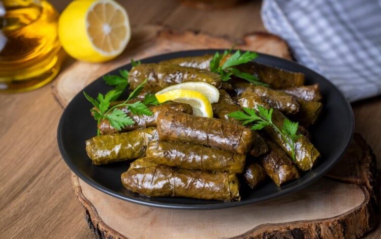 عاجل | طريقة عمل ورق العنب المحشي بالأرز ودبس الرمان – وصفات طبخ