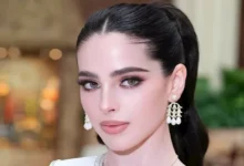 ملكة جمال الكون 2025 بفستان جريء.. كيف نسقته؟