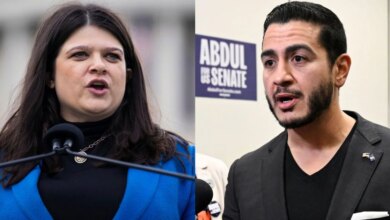 يتصادم الديمقراطيان "ستيفينز" و"السيد" حول "إسرائيل" وأموال الحملة الانتخابية في مناظرة متوترة في الانتخابات التمهيدية لمجلس الشيوخ في "ميشيغان".