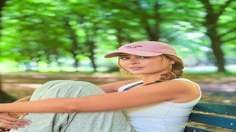 عائشة بن أحمد تتألق بلوك كاجوال أنيق في أحدث ظهور