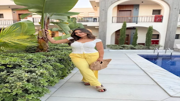 هلا السعيد تتألق بإطلالة كاجوال أنيقة كيف نسقتها؟