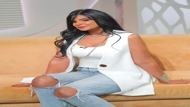 مروة الأزلي تتألق بإطلالة جريئة كيف نسقتها؟