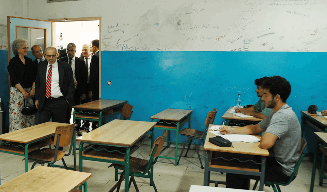 عاجل | 2500 طالب في فراغ قانوني… والتأجيلات تهدّد مستقبلهم! - صورة مميزة صورة مميزة: عاجل | 2500 طالب في فراغ قانوني… والتأجيلات تهدّد مستقبلهم!