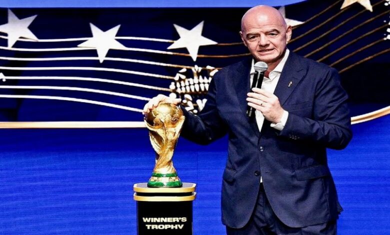 أزمة غير مسبوقة تهز الفيفا.. هل تهدد صفقة استثمار كأس العالم مستقبل إنفانتينو؟