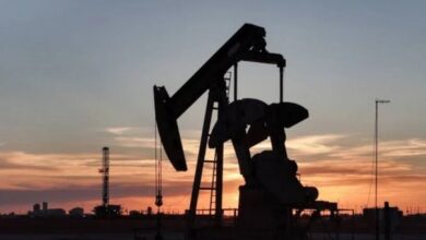 العقود الآجلة لخامي برنت والأميركي ترتفع بنسبة 5%