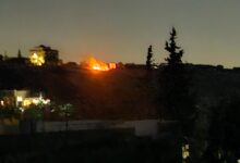 بالصورة | العدو يضرم النيران في الأطراف الشمالية الغربية لبلدة حداثا