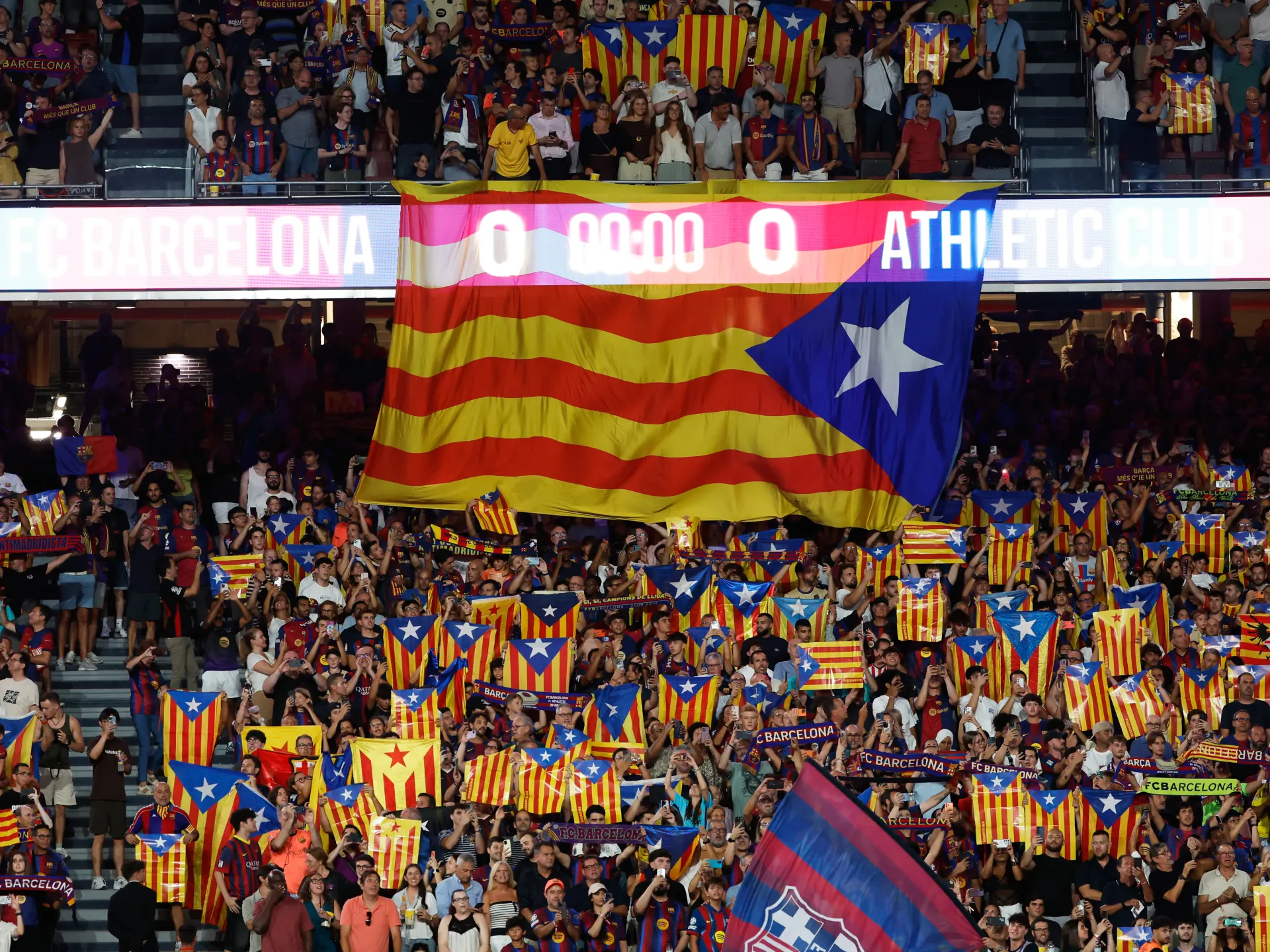 عاجل | برشلونة يلغي تكريم إسبانيا في كأس العالم وسط دعم جماهيره للعلم الكاتالوني | أخبار كرة القدم - صورة مميزة صورة مميزة: عاجل | برشلونة يلغي تكريم إسبانيا في كأس العالم وسط دعم جماهيره للعلم الكاتالوني | أخبار كرة القدم