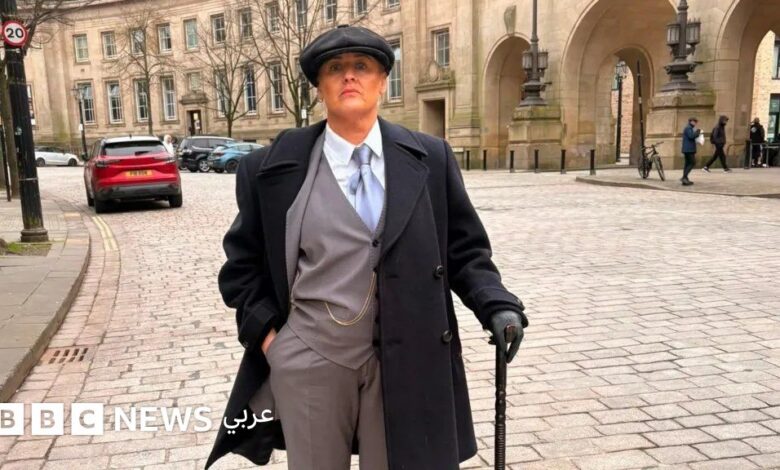 بريطانية ترتدي زيّاً تنكريّاً مختلفاً يومياً على مدار عام، فما السبب؟