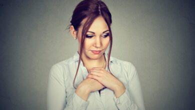 تخلصي من الخجل والتوتر الاجتماعي.. هكذا تصبحين أكثر ثقة في المقابلات والتجمعات