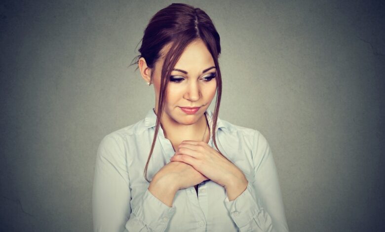تخلصي من الخجل والتوتر الاجتماعي.. هكذا تصبحين أكثر ثقة في المقابلات والتجمعات