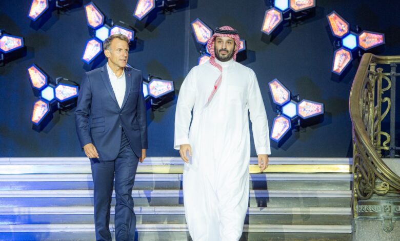 سمو ولي العهد يشرّف اختتام بطولة كأس العالم للرياضات الإلكترونيّة 2026 في باريس ويشهد تتويج الرئيس الفرنسي لنادي " اُوْل جيمرز جلوبال"