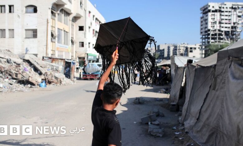عاجل | أطفال غزة يكسرون طائراتهم الورقية خوفًا من القصف
