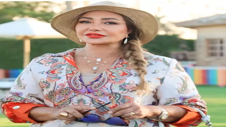 عاجل | الأسود يلق بها.. ليلى علوي بفستان أنيق ومميز