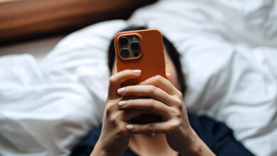 هذه الخدعة البسيطة يمكن أن تساعدك أخيرًا في تقليل وقت الهاتف: ScienceAlert