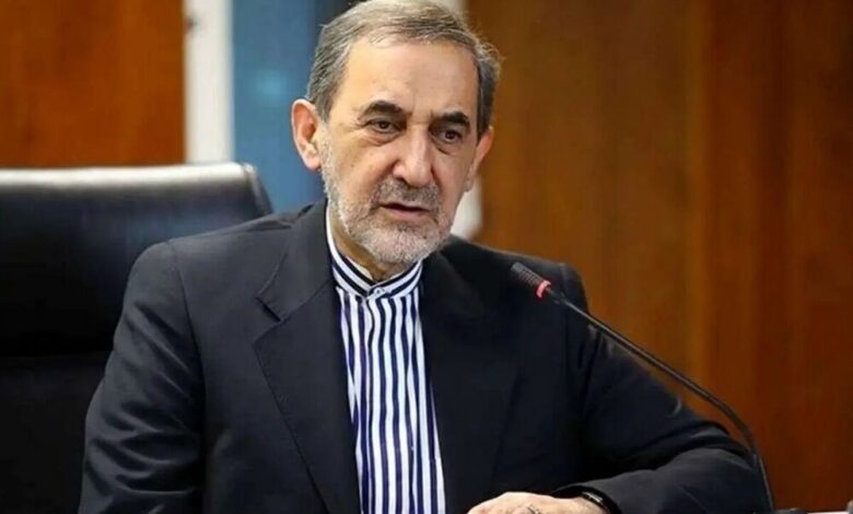 ولایتي: اليوم تدفع العائلة الأميركية تکالیف مقامرة قادتها نقدا 