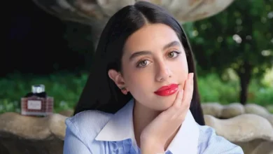 ياسمينا العبد تتألق بإطلالة بسيطة وأنيقة في أحدث ظهور لها