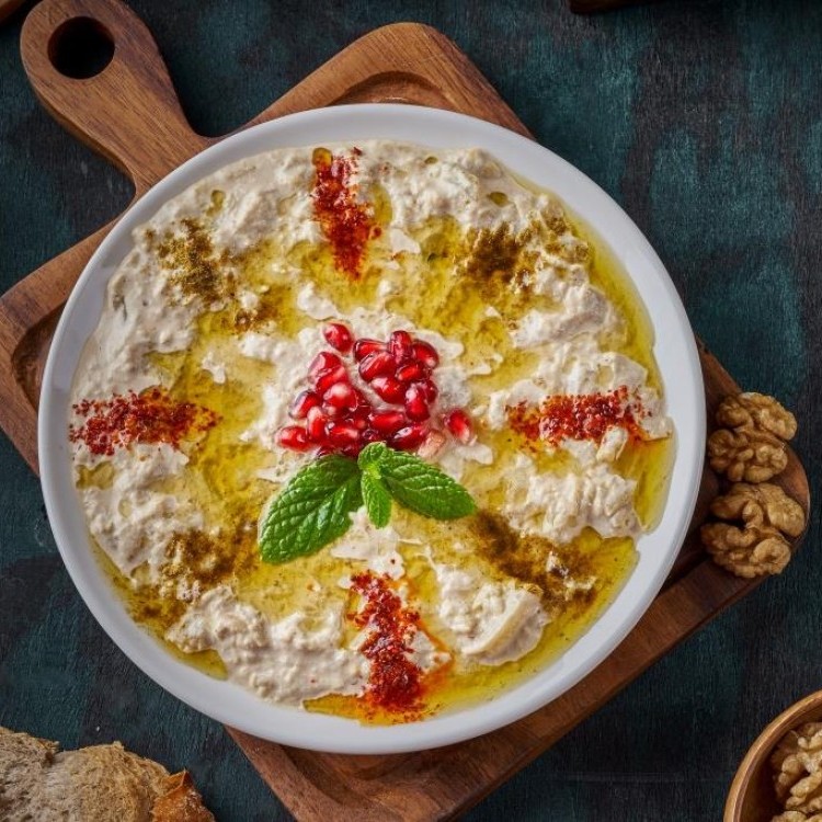 تغميسة اللبنة بالجوز الشهية