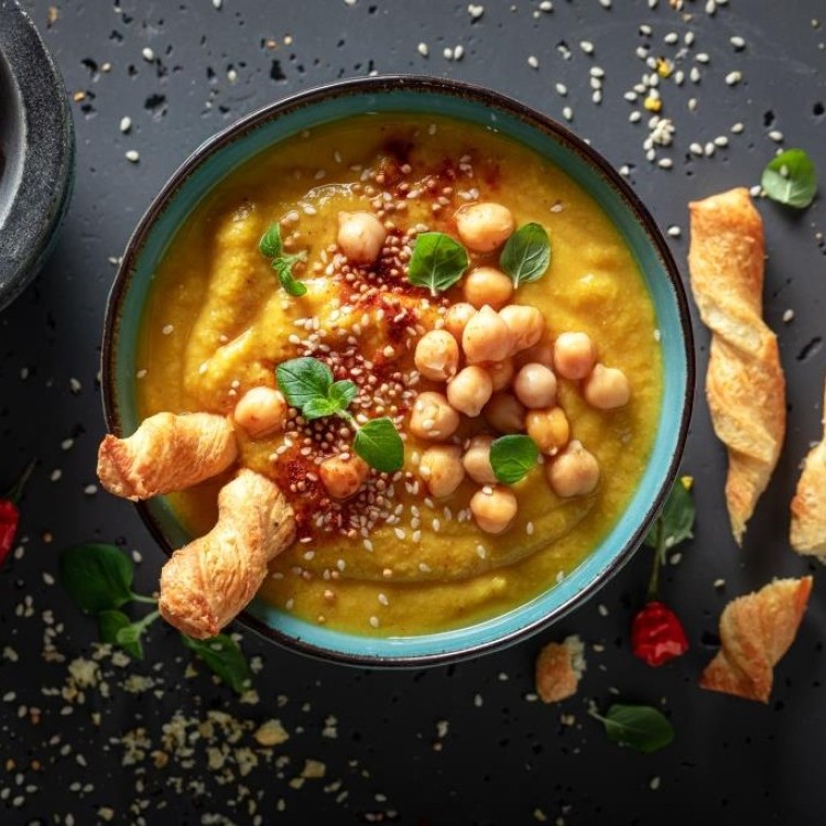شوربة الحمص بالكمون وزيت الزيتون شوربة الحمص بالكمون وزيت الزيتون