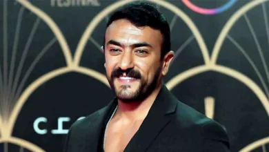 أحمد العوضي يتألق بإطلالة رجالية أنيقة وكلاسيكية