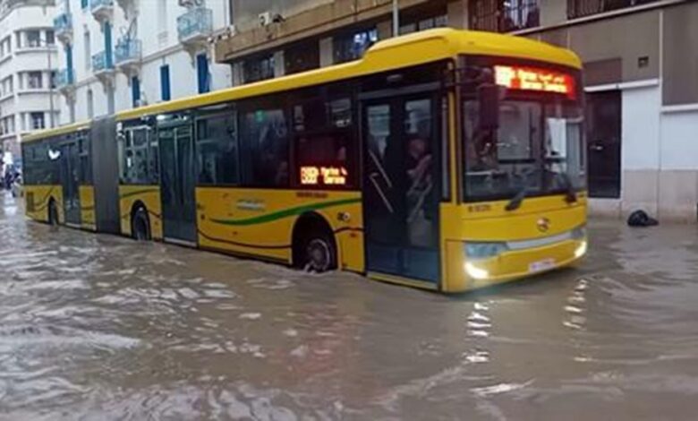 أمطار غزيرة تثير المخاوف من فيضانات وتؤدي إلى تعليق الدراسة