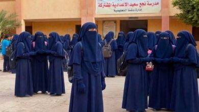 إلزام طالبات بالنقاب في مصر يثير جدلا واسعا.. وقرارات صارمة بحق مسؤولين