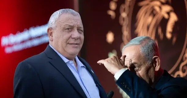استطلاع: حزب آيزنكوت يواصل تصدره بـ25 مقعدا والليكود يتراجع إلى 21