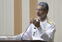 الأميرال سياري: العدو لا يدرك أننا لا نهاب شيئاً عندما يتعلق الأمر بوحدة أراضينا والثورة