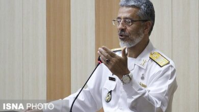 الأميرال سياري: العدو لا يدرك أننا لا نهاب شيئاً عندما يتعلق الأمر بوحدة أراضينا والثورة
