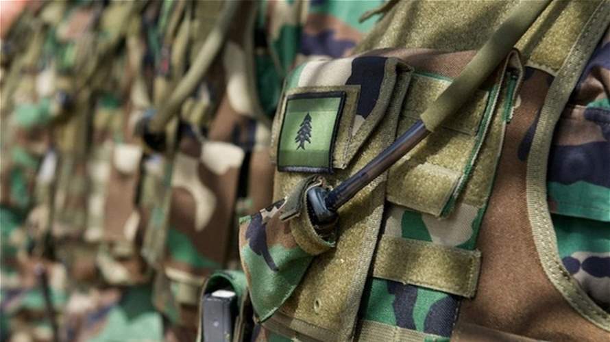 الجيش: توقيف مواطنين لإطلاقهم النار وضبط مخدرات وسلاح حربي