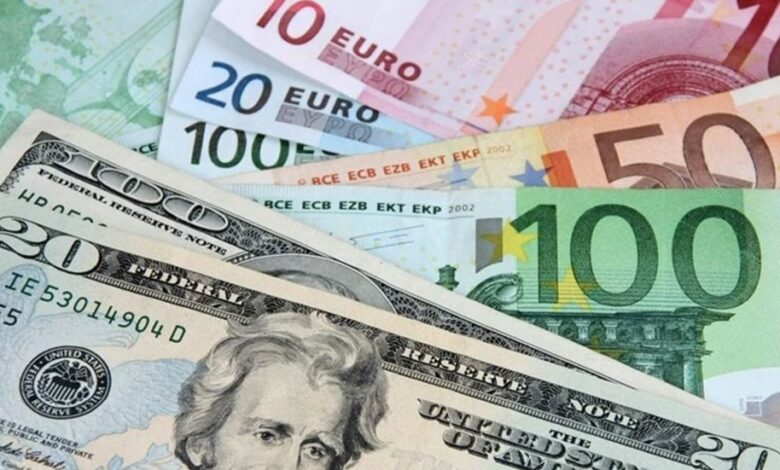 الدولار يرتفع أمام اليورو بعد بيانات التضخم الأميركية