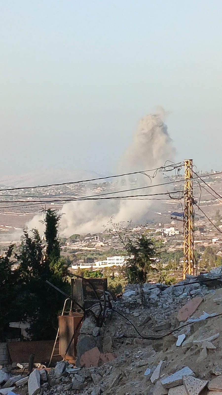 الطيران الحربي الإسرائيلي اغار مستهدفًا بلدتي بني حيان والقنطرة - صورة مميزة الطيران الحربي الإسرائيلي اغار مستهدفًا بلدتي بني حيان والقنطرة