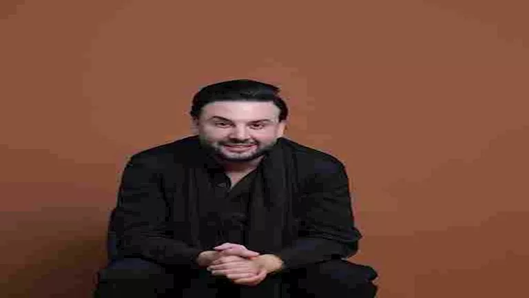 الموضة في فصل الصيف تمنح الإطلالة لمسات فنية وتبرز جمال المرأة