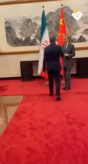 بالفيديو | وزير الخارجية الإيراني عباس عراقجي يلتقي نظيره الصيني وانغ يي - صورة مميزة بالفيديو | وزير الخارجية الإيراني عباس عراقجي يلتقي نظيره الصيني وانغ يي