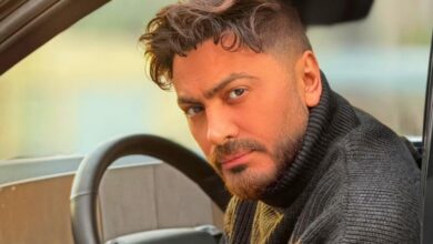 تامر حسني يشوق جمهوره لعمل غنائي جديد من داخل الاستوديو