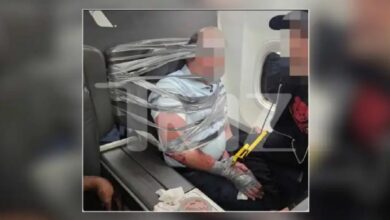 تقييد راكب مشاغب على متن طائرة أمريكية بعد توجيهه ألفاظًا نابية وعنصرية للطاقم والركاب