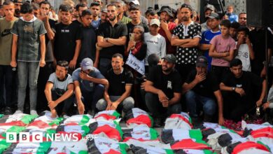 حرب غزة: تشييع رفات أكثر من 100 قتيل فلسطيني انتشلوا من تحت الأنقاض