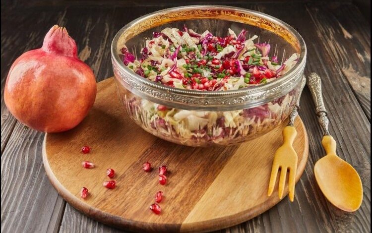 سلطة الكينوا الحمراء بالرمان بصوص الليمون