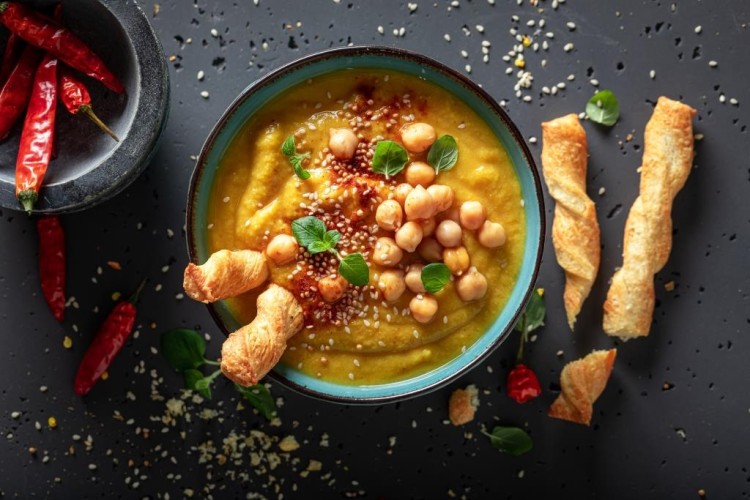 شوربة الحمص بالكمون وزيت الزيتون - صورة مميزة شوربة الحمص بالكمون وزيت الزيتون