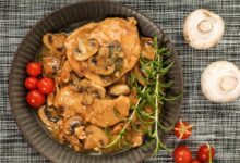 طريقة عمل ستيك دجاج بصلصة الفطر – وصفات طبخ – وصفات دجاج