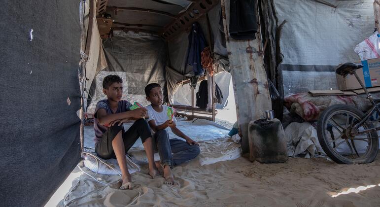 غزة – مقتل أطفال وأم حامل وجنينها، واستمرار العمليات العسكرية في أنحاء القطاع