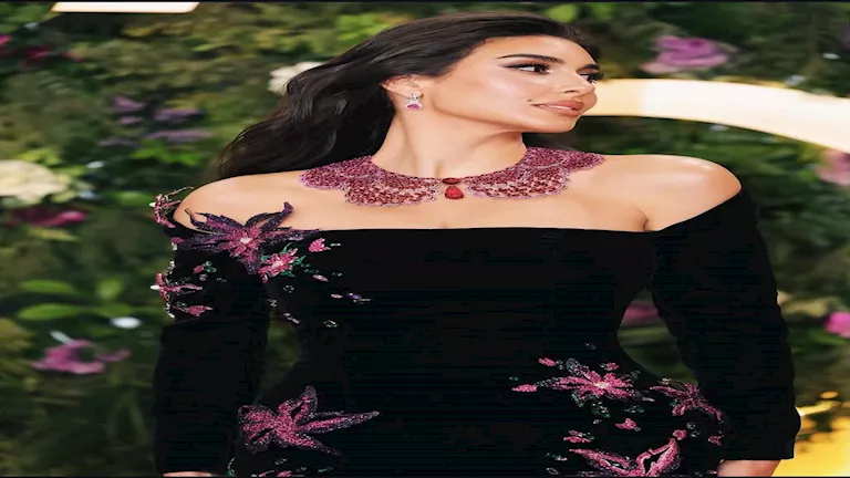 فساتين الأوف شولدر تميز إطلالات ياسمين صبري