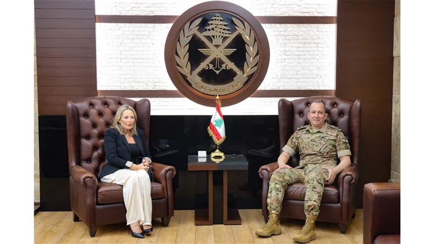 قائد الجيش استقبل أيوب وعرض مع نصر التسهيلات لأبناء العسكريين في المدارس الكاثوليكية - صورة مميزة صورة مميزة: قائد الجيش استقبل أيوب وعرض مع نصر التسهيلات لأبناء العسكريين في المدارس الكاثوليكية