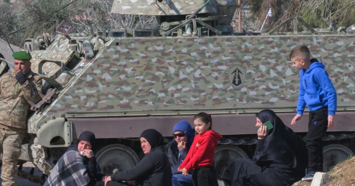 قصف جنوب لبنان يفاقم أزمة النزوح والحكومة تطلب دعماً دولياً في نيويورك - صورة مميزة قصف جنوب لبنان يفاقم أزمة النزوح والحكومة تطلب دعماً دولياً في نيويورك